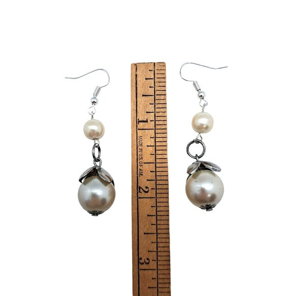 Faux pearl and silver tone earrings pierced earwires - Picture 1 of 2